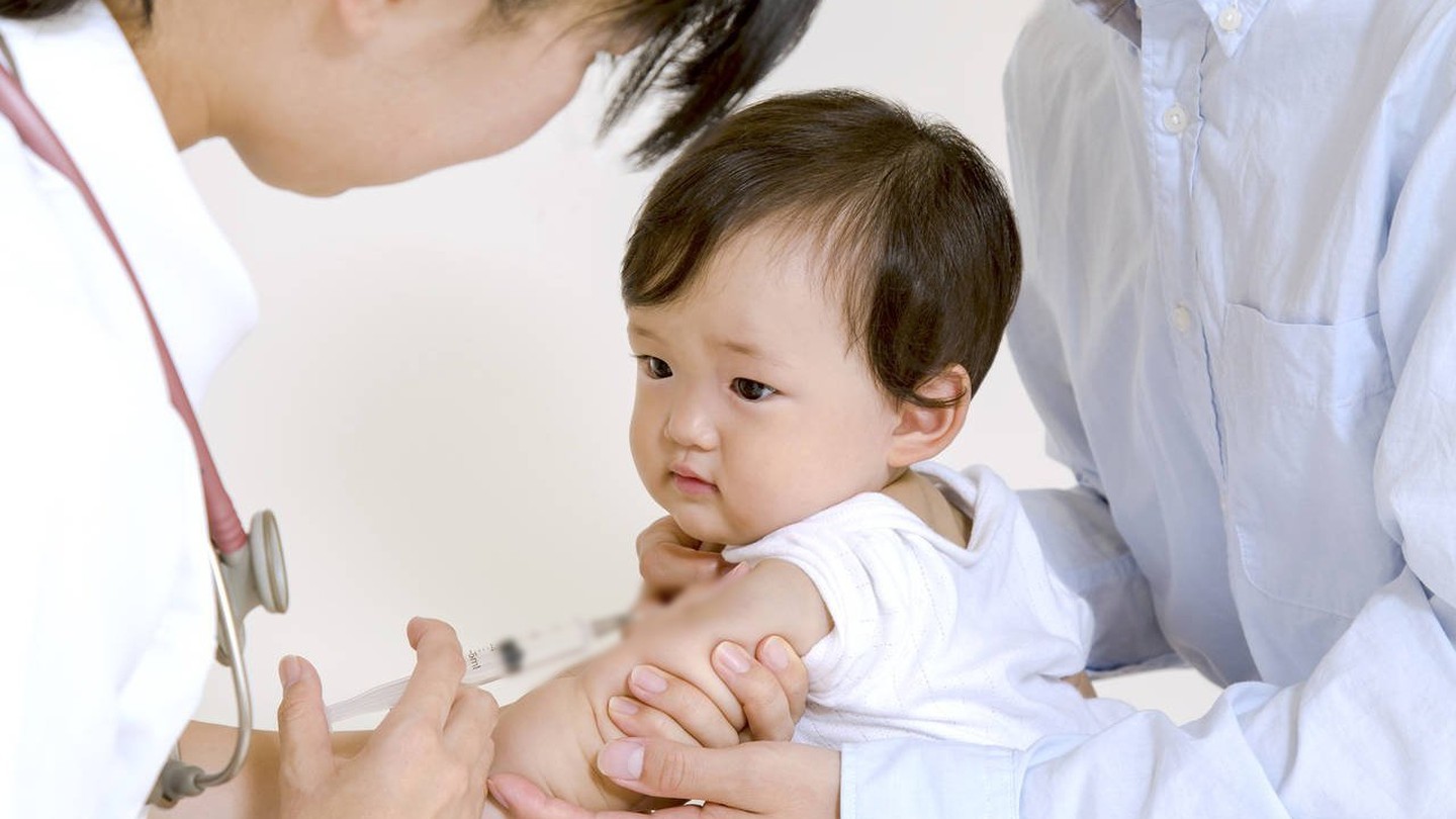 Tiêm vắc xin phòng viêm não Nhật Bản tiêm ở tay hay chân?